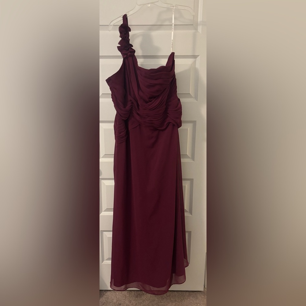 David's Bridal One-Shoulder Burgundy  Bridesmaid Formal Dress SZ 20 Plus Size